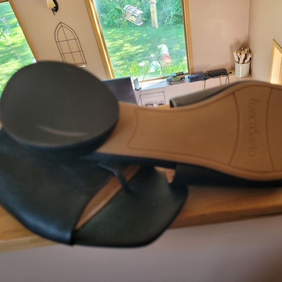 Comfy sandals. - Picture 3 of 4